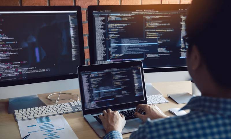 数据科学选型：R与Python如何赋能蒙自市网站建设？
